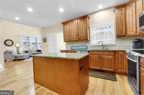 Kitchen - 4735 Gran River Gln, Peachtree Corners, GA 30096 photo 4 of 5