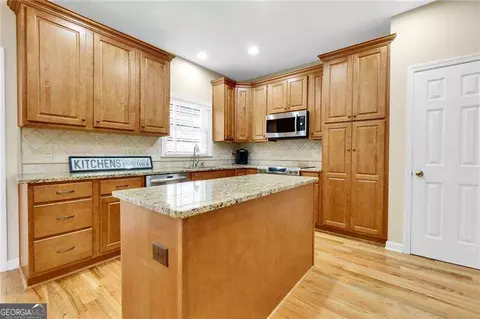 Kitchen - 4735 Gran River Gln, Peachtree Corners, GA 30096 photo 3 of 5