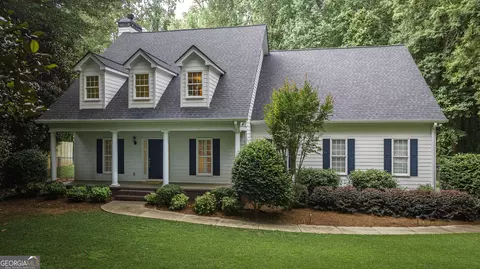 325 Twin Oaks Cir, Bogart, GA 30622