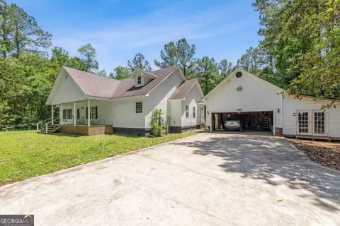 389 Magnolia Dr, Waverly, GA 31565