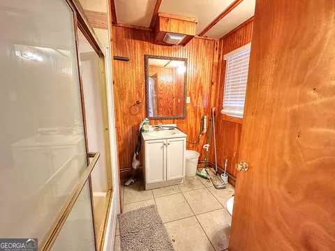 Bath - 286 Hines Rd, Hogansville, GA 30230 photo 1 of 2