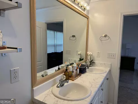 Bath - 255 Hugh Dr, Covington, GA 30016 photo 2 of 3