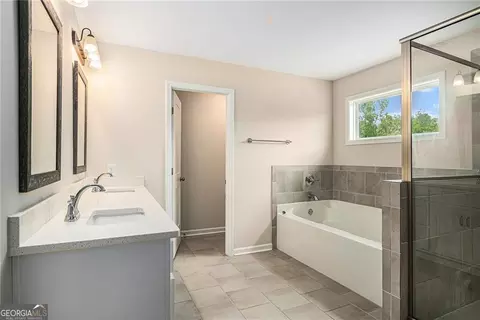 Bath - 111 Hamilton Lake View Ct, Lagrange, GA 30241 photo 2 of 3