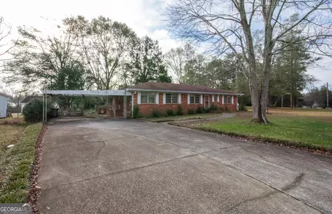 2 Gordy Pl, Newnan, GA 30263