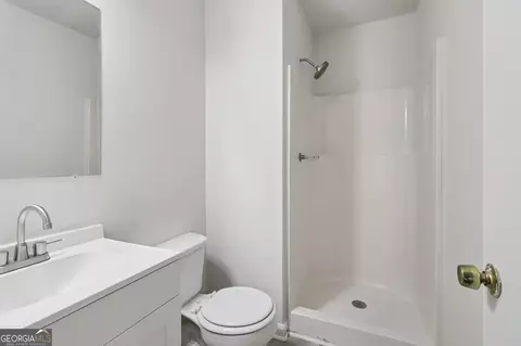 Bath - 3307 Canterbury Trl, Rex, GA 30273 photo 2 of 2