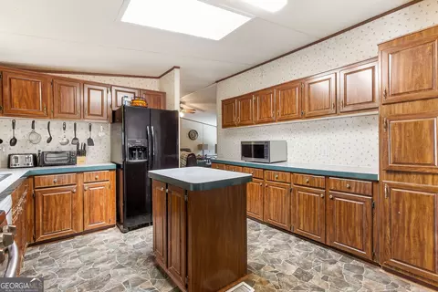 Kitchen - 294 Birch Rd, Franklin, GA 30217 photo 2 of 5