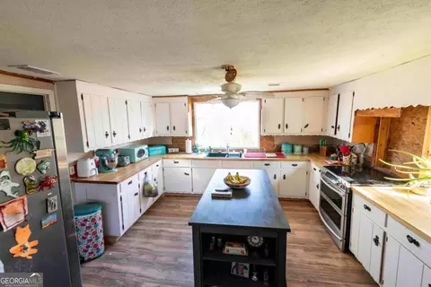 Kitchen - 946 Hightower Loop Rd NE, Ranger, GA 30734 photo 2 of 2