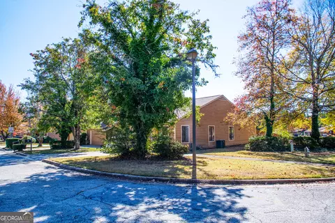 1509 Burnstone Dr, Stone Mountain, GA 30088