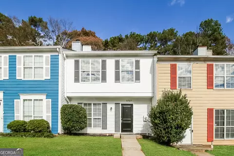 5707 Wells Cir, Stone Mountain, GA 30087