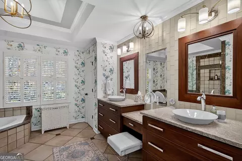 Bath - 102 Woodchase Dr, Lagrange, GA 30240 photo 1 of 4