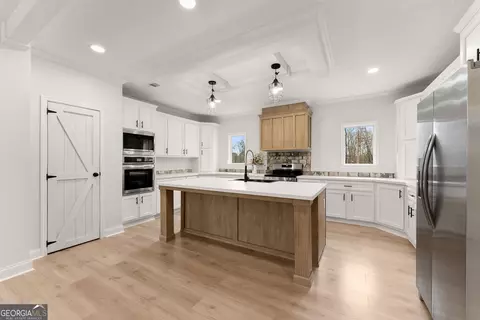 Kitchen - 24302 Highway 59, Commerce, GA 30530 photo 2 of 4