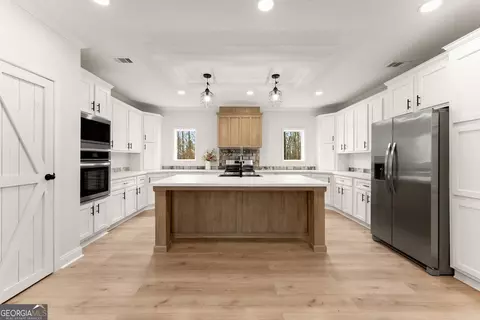 Kitchen - 24302 Highway 59, Commerce, GA 30530 photo 1 of 4