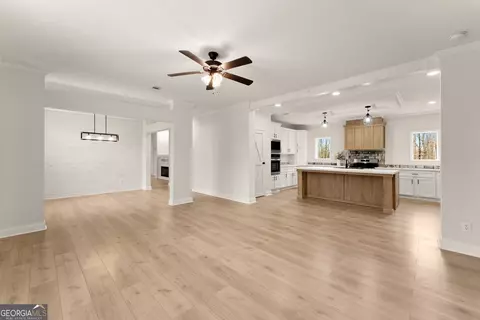 Living - 24302 Highway 59, Commerce, GA 30530 photo 2 of 6