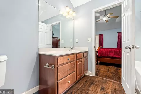 Bath - 114 Westgate Dr, Lagrange, GA 30240 photo 2 of 4