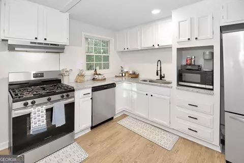 Kitchen - 37 Overbrook Dr, Lagrange, GA 30240 photo 1 of 3