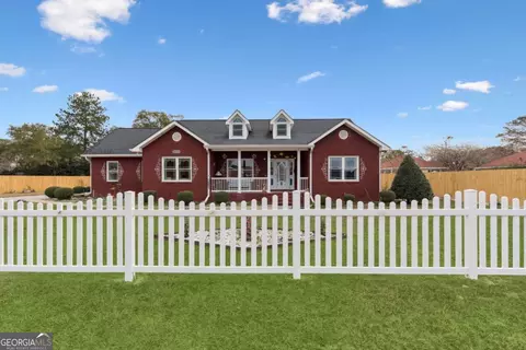 932 Hitching Post Ln, Waycross, GA 31503