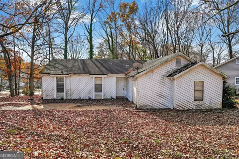 868 Greenhedge Dr, Stone Mountain, GA 30088
