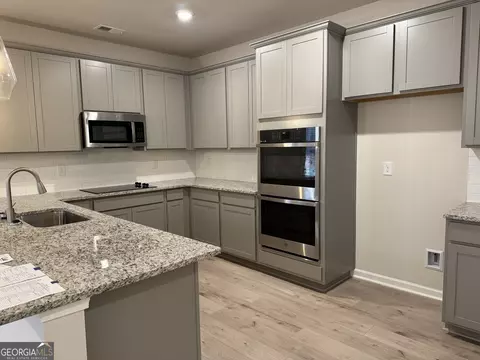 Kitchen - 133 Post Oak Dr #208, Jackson, GA 30233 photo 2 of 3