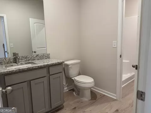 Bath - 133 Post Oak Dr #208, Jackson, GA 30233 photo 1 of 5