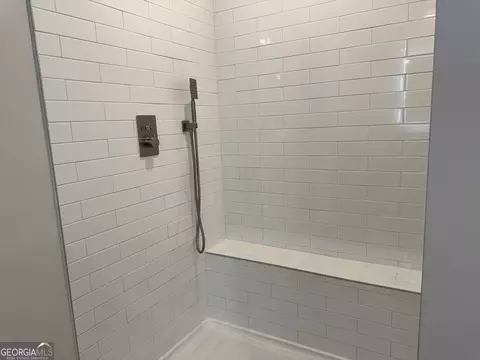 Bath - 133 Post Oak Dr #208, Jackson, GA 30233 photo 2 of 5