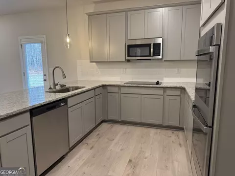 Kitchen - 133 Post Oak Dr #208, Jackson, GA 30233 photo 3 of 3