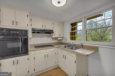 Kitchen - 132 Queen St, Toccoa, GA 30577 photo 4 of 4