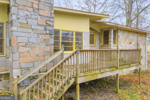 Exterior - 132 Queen St, Toccoa, GA 30577 photo 4 of 8