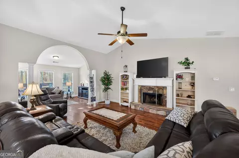 Living - 336 Dixie Ct, Mount Airy, GA 30563 photo 1 of 1