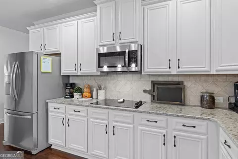 Kitchen - 162 Feather Ln, Jackson, GA 30233 photo 4 of 5