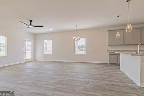 Living - 309 Rusty Plow Ln, Perry, GA 31069 photo 3 of 6