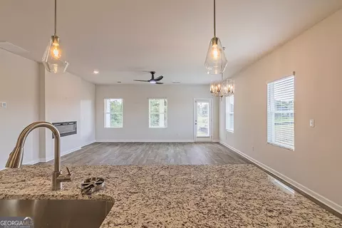 Living - 309 Rusty Plow Ln, Perry, GA 31069 photo 1 of 6