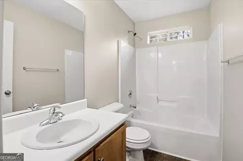 Bath - 235 Stillwater Ct, Hampton, GA 30228 photo 5 of 5