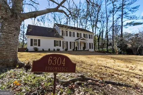 6304 Broomsedge Trl, Peachtree Corners, GA 30092