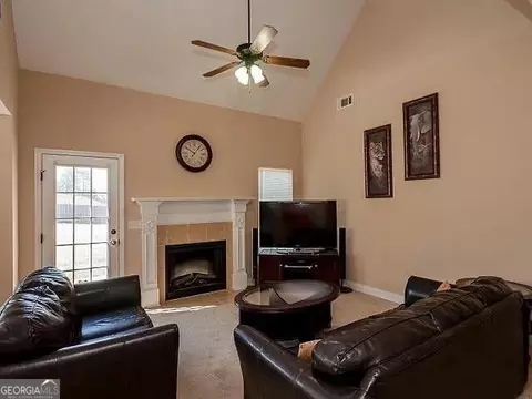 Living - 4573 Logans Way, Augusta, GA 30909 photo 2 of 7