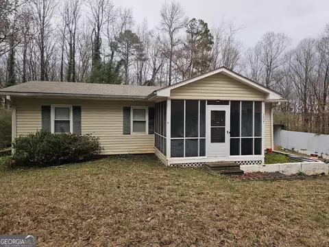 3827 Chadwick Dr, Flowery Branch, GA 30542