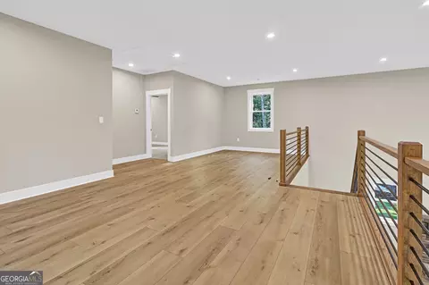 Living - 507 N Ridge Rd, Barnesville, GA 30204 photo 5 of 6