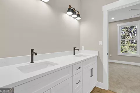 Bath - 507 N Ridge Rd, Barnesville, GA 30204 photo 3 of 4