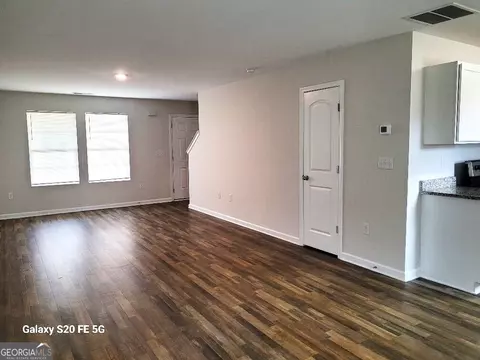 Living - 101 Sarah Ln, Lagrange, GA 30241 photo 1 of 2