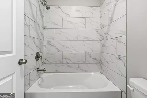 Bath - 4183 Valtek Ct, Suwanee, GA 30024 photo 3 of 5