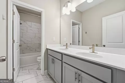 Bath - 4183 Valtek Ct, Suwanee, GA 30024 photo 2 of 5