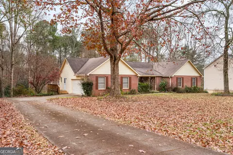 Exterior - 102 Hayes Cir, Rex, GA 30273 photo 3 of 10