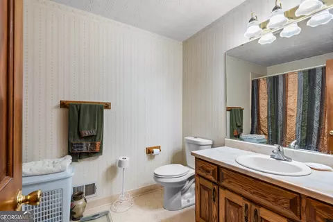 Bath - 102 Hayes Cir, Rex, GA 30273 photo 4 of 5