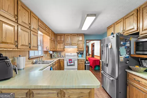 Kitchen - 102 Hayes Cir, Rex, GA 30273 photo 3 of 3