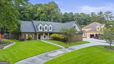 150 Oak Mnr, Fayetteville, GA 30214