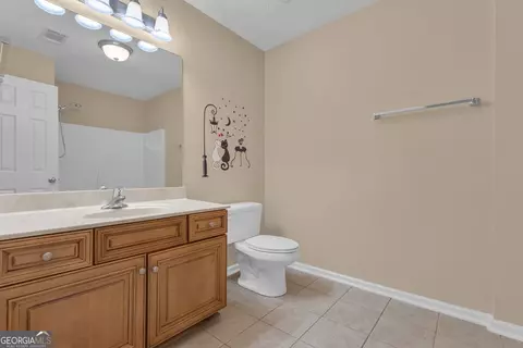 Bath - 102 Plantation Ct, Lagrange, GA 30240 photo 3 of 4
