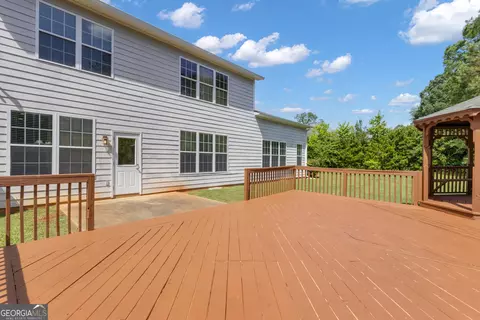 Exterior - 102 Plantation Ct, Lagrange, GA 30240 photo 5 of 13