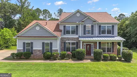 Exterior - 102 Plantation Ct, Lagrange, GA 30240 photo 2 of 13