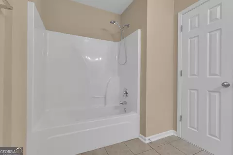 Bath - 102 Plantation Ct, Lagrange, GA 30240 photo 4 of 4