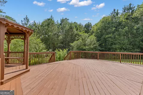 Exterior - 102 Plantation Ct, Lagrange, GA 30240 photo 7 of 13