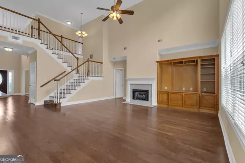 Living - 102 Plantation Ct, Lagrange, GA 30240 photo 3 of 7
